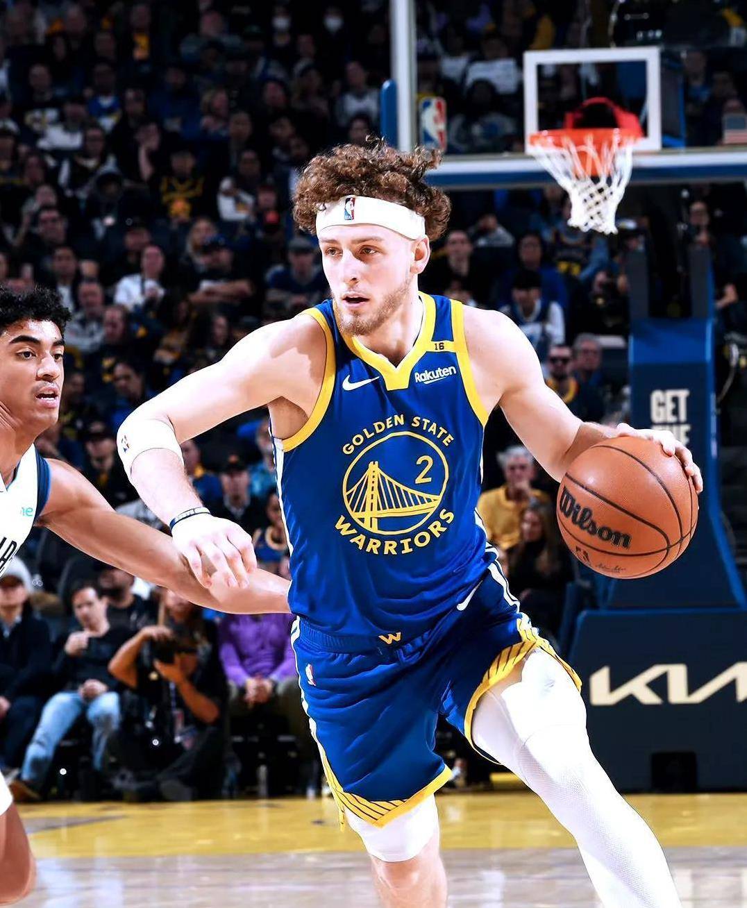 亚博体育-库里迎来十赛季出色发挥，独行侠观众热烈欢呼！比赛高潮迭起-亚博体育