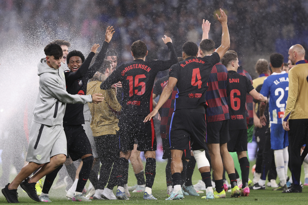 Yabo-巴塞罗那不断突破!,蒂姆连续十场比赛得分超过表现优异赢得满堂喝彩-Yabo