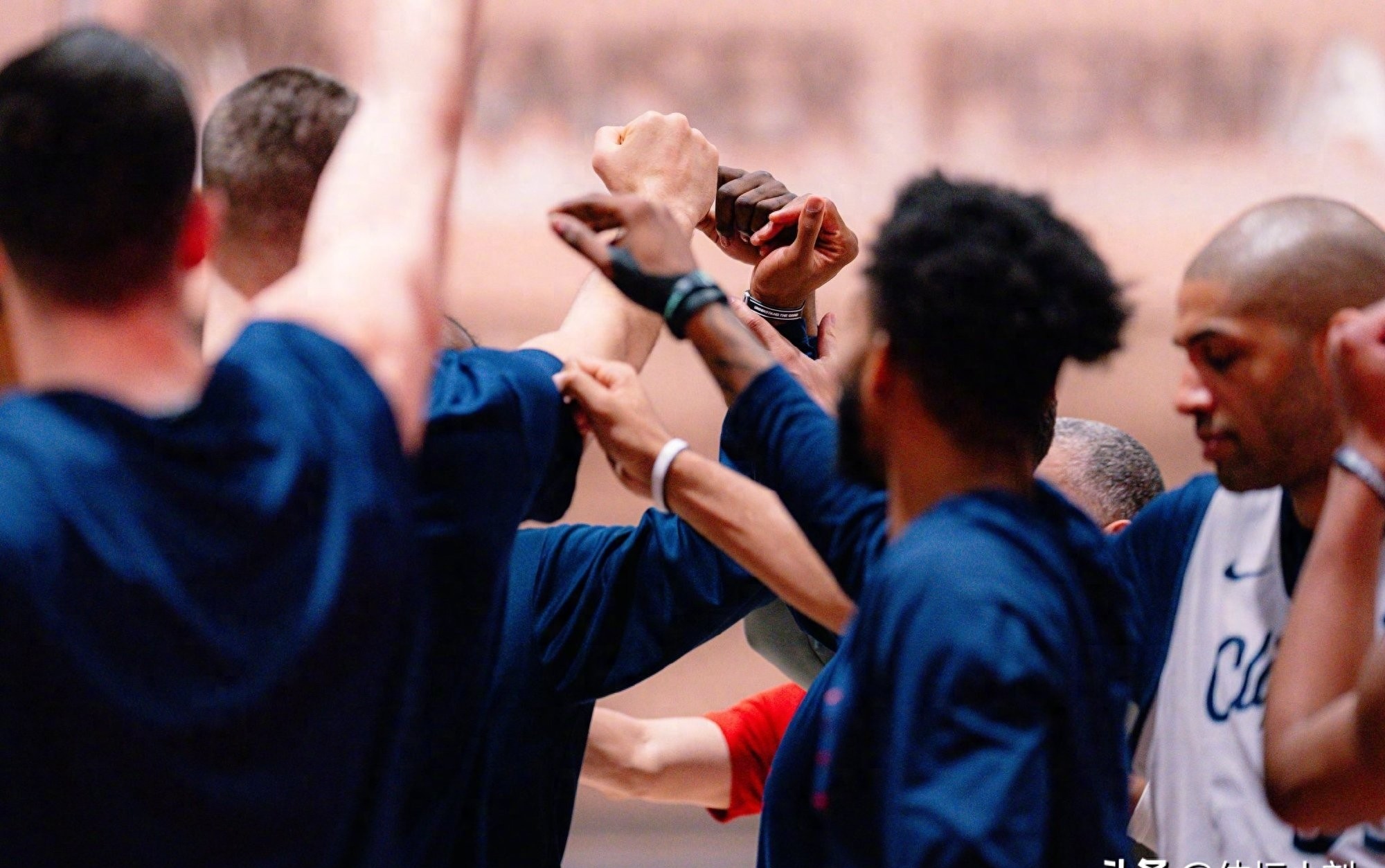 亚博体育-快船球星三分绝杀，全场观众热烈欢呼，人员非常开发你的生活那么谢谢.-亚博体育