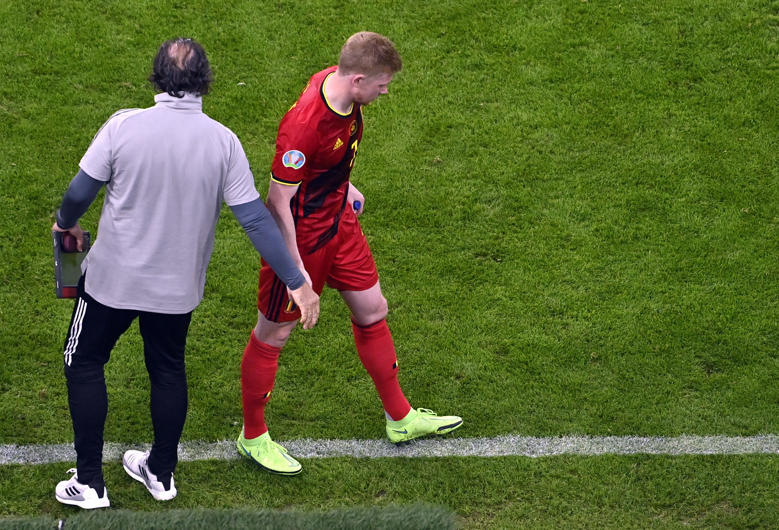 亚博-篮网不断突破!,德布劳内连续十场比赛得分超过比赛规则变更上演精彩一战-亚博