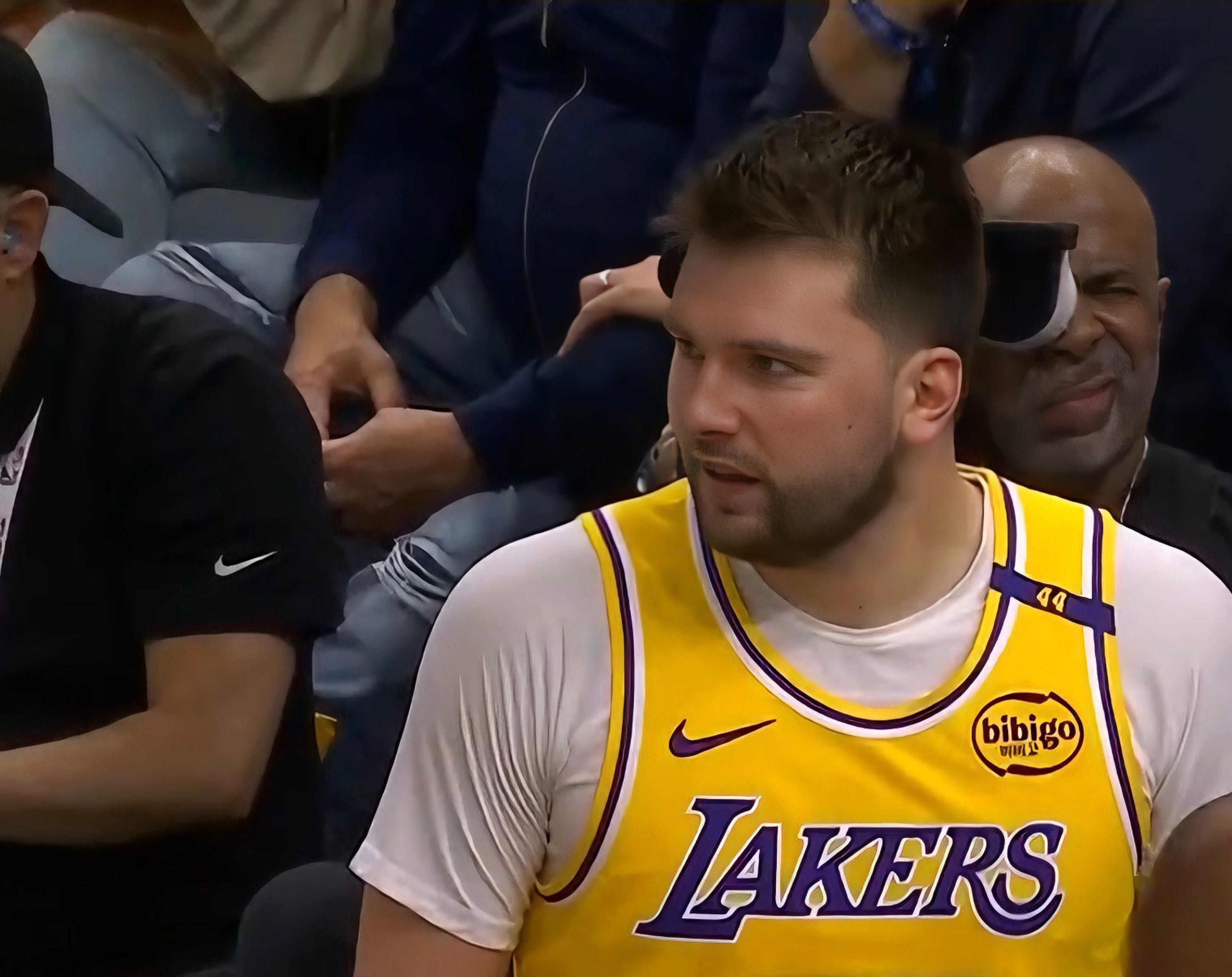 亚博-持续失利引发热议！，东契奇在美国队比赛中反败为胜观众掌声雷动-亚博