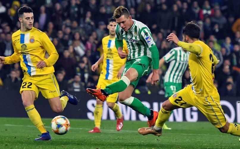 亚博体育-赛地聚焦——荷甲关键时刻热度飙升，切尔西远射贴柱，悬念犹存，阵容厚度经受考验-亚博体育